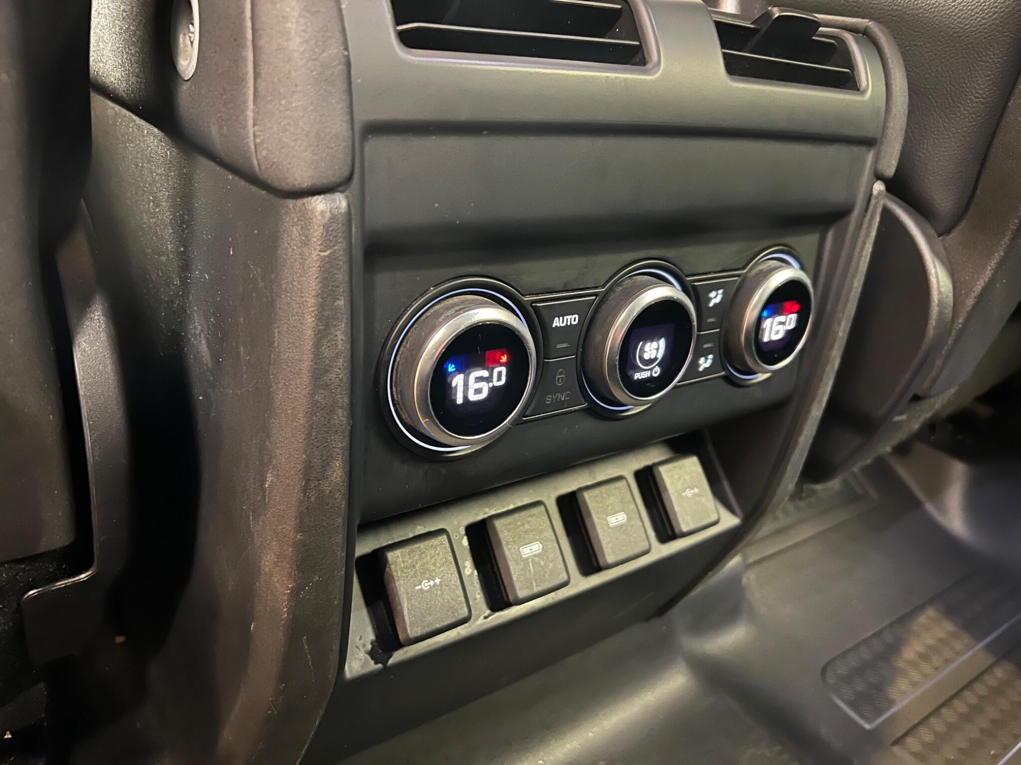 Land Rover Defender 110